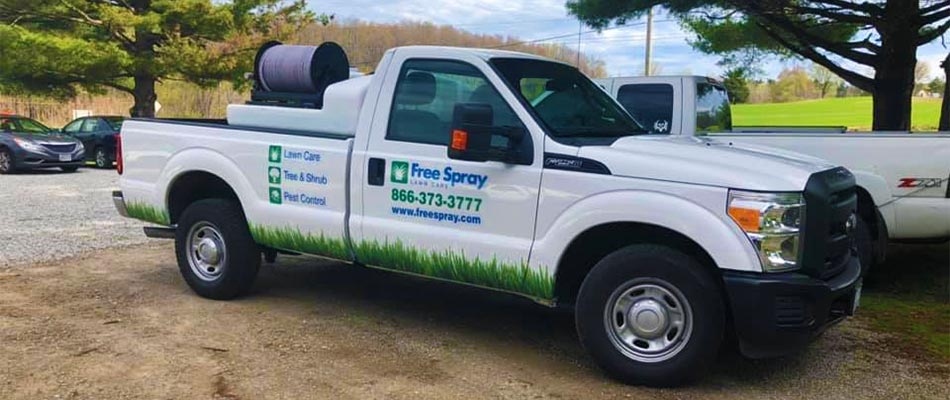 Free Spray Lawn Care work truck in Mansfield, Ohio.